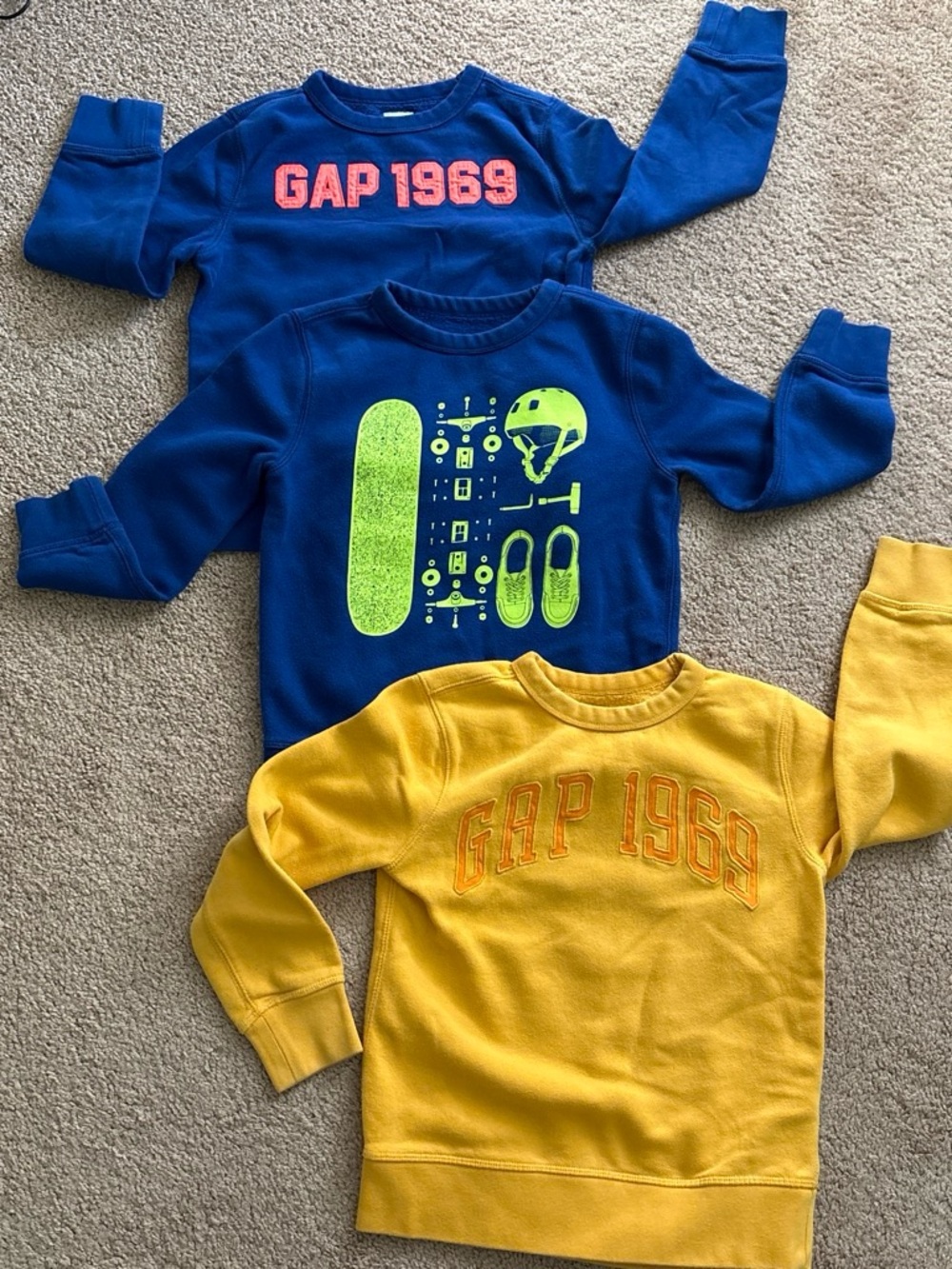 Gap sweatshirt bundle size SMALL 6-7 EUC